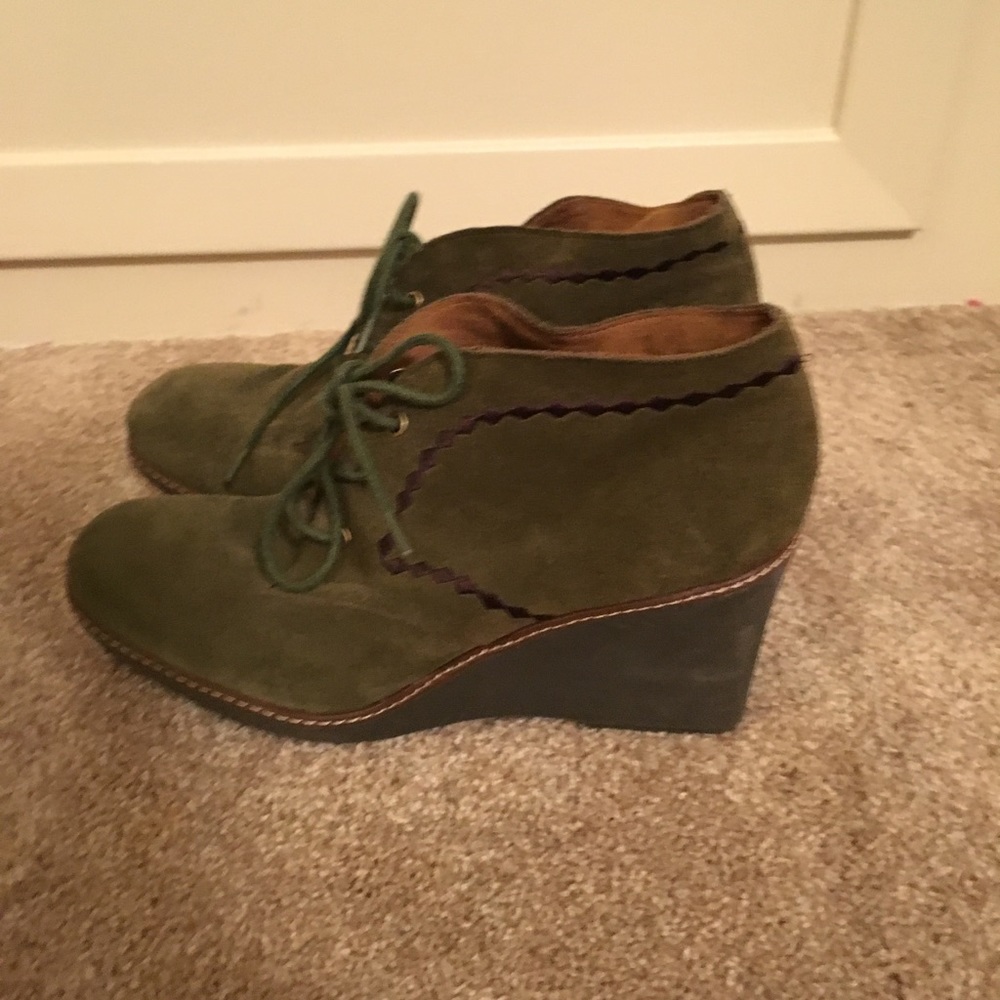 Naturalizer size 12W olive green wedge booties